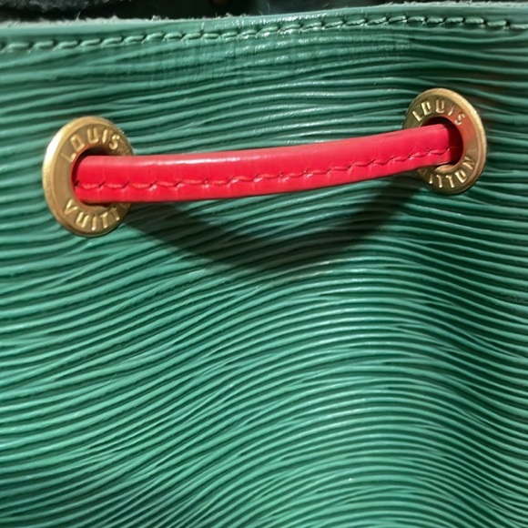 Louis Vuitton Petit Noe Epi Leather Green/Red Shoulder Bag - Picture 9 of 15